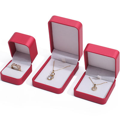 Noble Red PU Leather Luxus Schmuckverpackung Box Set mit weichen Samtverkleidung