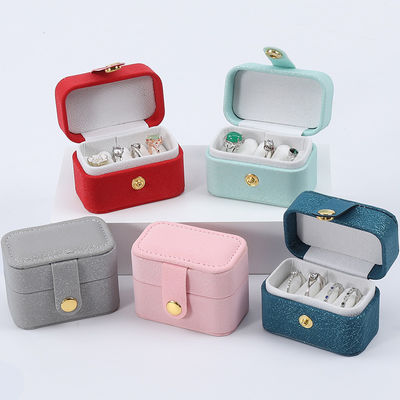 Mini-PU-Leder-Ohr-Stud-Ring-Storage-Box Schmuckhalter mit Knopfverschluss