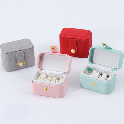 Mini-PU-Leder-Ohr-Stud-Ring-Storage-Box Schmuckhalter mit Knopfverschluss