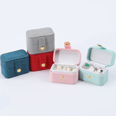 Mini-PU-Leder-Ohr-Stud-Ring-Storage-Box Schmuckhalter mit Knopfverschluss