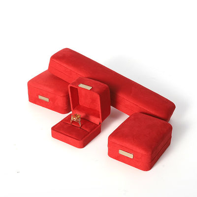 Großhandel Luxus Schmuckbox Personalisierte High-End-Konnektur Armband Ohrringe Ring Schmuck Set Verpackung Samt rot Schmuckbox mit Logo