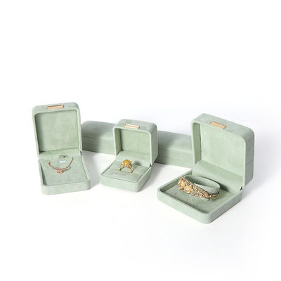 Großhandel Luxus-Schmuck-Box personalisiert High-End-Konnektur Armband Ohrringe Ring Schmuck-Set Verpackung Samt hellgrün Schmuck-Box mit Logo