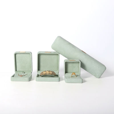 Großhandel Luxus-Schmuck-Box personalisiert High-End-Konnektur Armband Ohrringe Ring Schmuck-Set Verpackung Samt hellgrün Schmuck-Box mit Logo