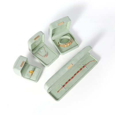 Großhandel Luxus-Schmuck-Box personalisiert High-End-Konnektur Armband Ohrringe Ring Schmuck-Set Verpackung Samt hellgrün Schmuck-Box mit Logo