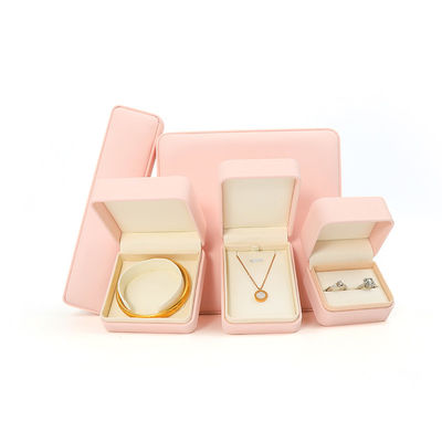 Anpassbare Premium-Pinklederschmuckbox für die Aufbewahrung von Ringen
