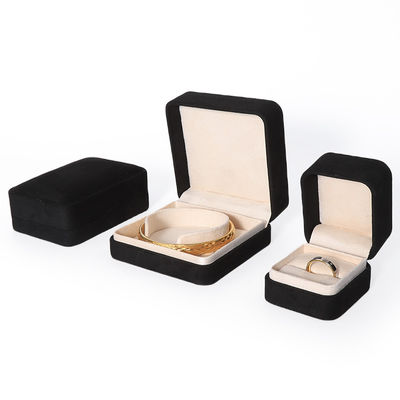 Hochwertiges großes Schmuckset Halskette Armband Ohrringe Ring Verpackung Handgefertigte quadratische Samt schwarze Schmuckschatulle mit Logo