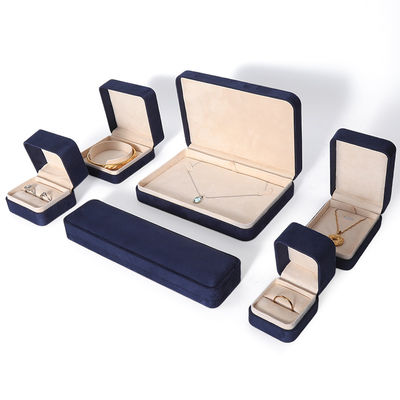 China Herstellung Großhandel Premium Blau Schmuck Verpackung Box Custom High End Big Schmuck Set Halskette Armband Ohrringe Ring Verpackung Handgemachte Quadratische Samt Blaue Schmuckschatulle Mit Logo