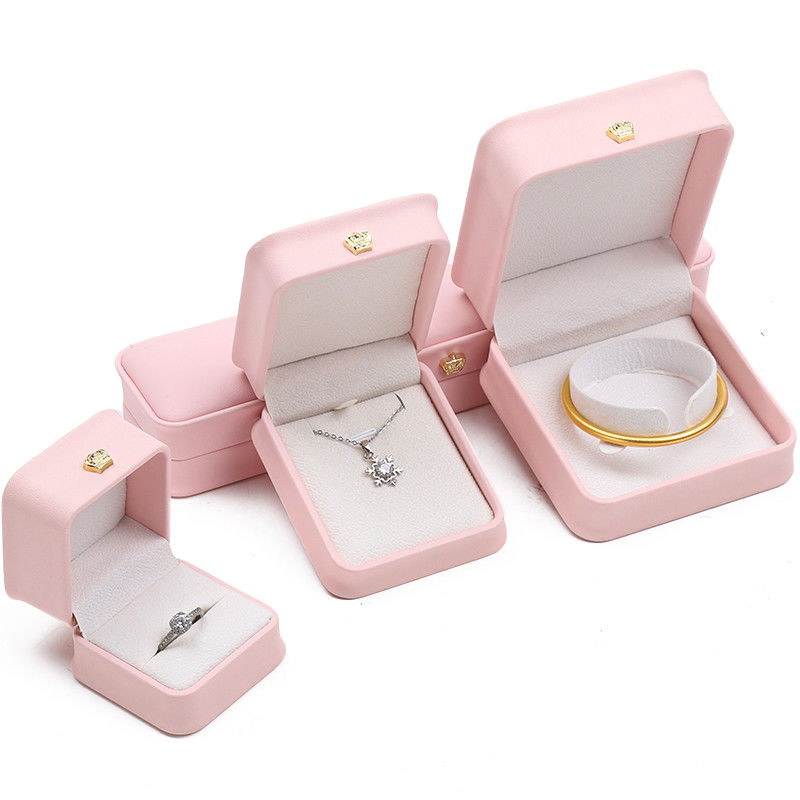 10*10*5cm rosa Leder Schmuckschachtel für Kronen Armbänder Anhänger und Ringe Custom Logo