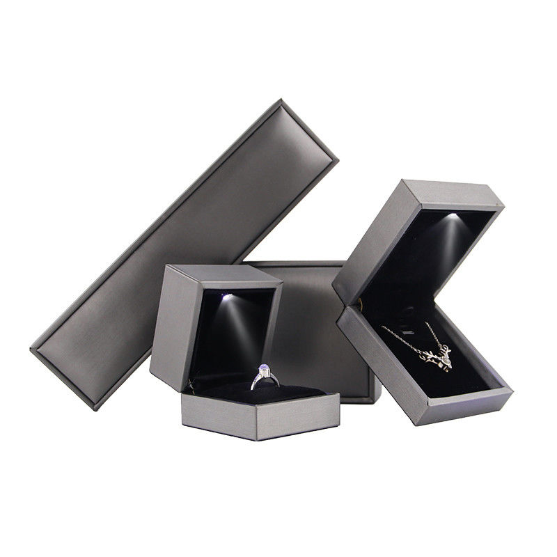 Schmuckpaket für Hanhong kundenspezifisches Logo Luxus-Falschleder Silber LED-Box Kontaktieren Sie uns