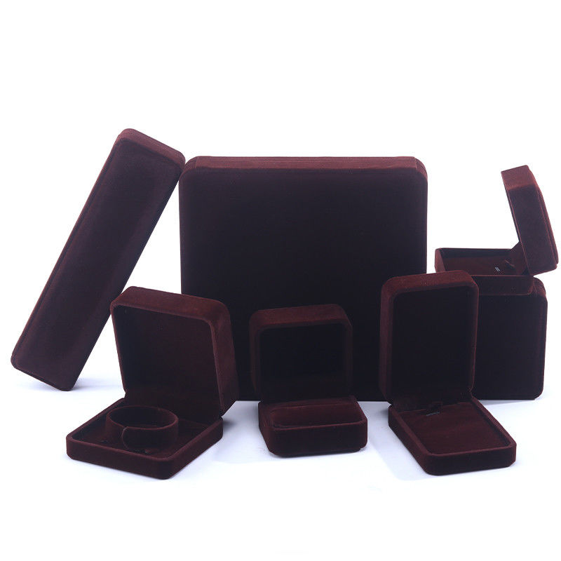 China Herstellung Großhandel High-End Handgefertigte Halskette Ring Box Schmuck Verpackung Custom Logo Luxus Quadrat Suede Samt Braun Schmuck Box