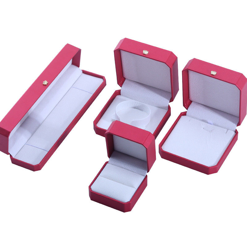 Neueste Rechteck Hanhong Custom Rot PU Leder Armband Verpackungskiste für Schmucklager