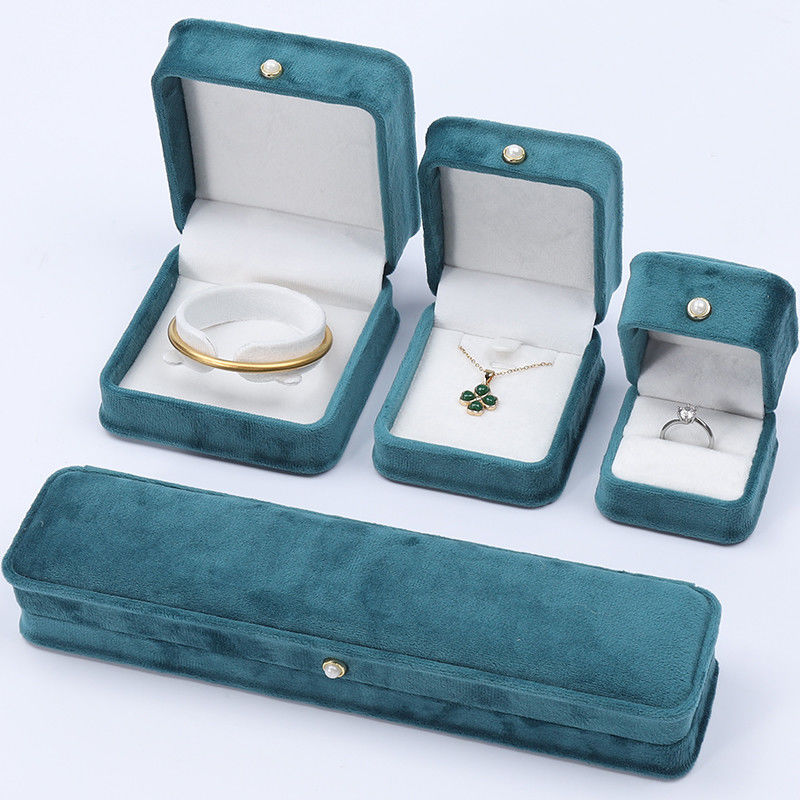 Großhandel Herstellung hochwertiger Samt Schmuck Verpackung Box Custom Halskette Armband Ohrringe Ring Schmuck Set Verpackung grüner Samt Schmuck Box mit Logo