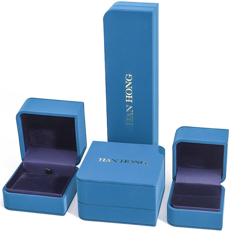 Schmuck aus Pu-Leder in Form von Bogendiamanten für die Verpackung von Ringhänger