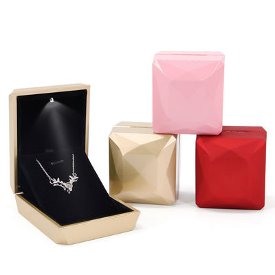 Custom Logo PU Kunststoff Schmuck Verpackungskiste mit LED-Licht Hanhong Luxus Ring Box