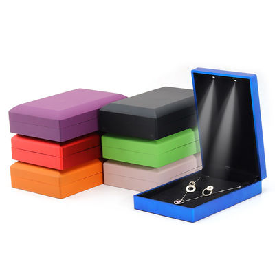 Hanhong Custom Logo Sprayfarbe Schmuck Verpackungskiste für Ohrringe Halskette Ring LED-Set