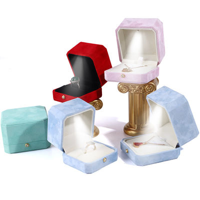 Logo des Kunden Blaue achteckige Flannel Gold Buckle Schmuckbox für LED Schmuck Ring Box
