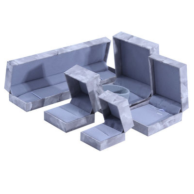 Großhandel Luxusquadrat Schmuckbox Personalisierte High-End-Schmuckkiste Halskette Armband Ohrringe Ring Schmuckset Verpackung Kartonpapier Flipmarmor Schmuckbox mit Logo