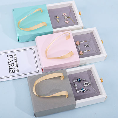 Diskreter Kartonpapier Schmuck Geschenkverpackungskiste mit Tote-Tasche für die Lagerung