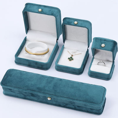 Großhandel Herstellung hochwertiger Samt Schmuck Verpackung Box Custom Halskette Armband Ohrringe Ring Schmuck Set Verpackung grüner Samt Schmuck Box mit Logo
